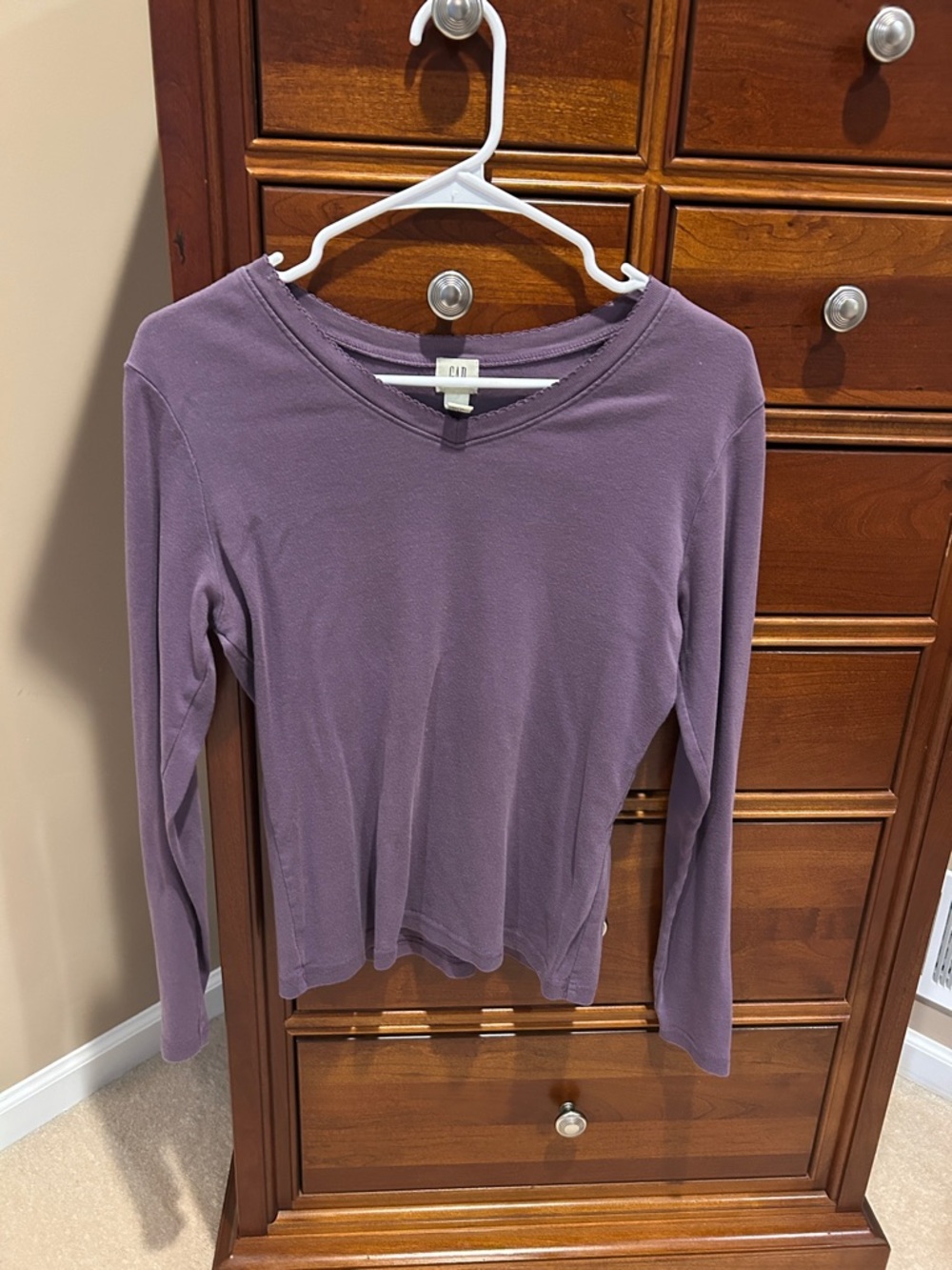 GAP Women's Long-Sleeve V-Neck Top - Lavender, size medium